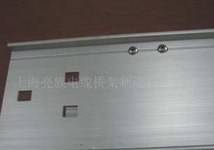 如何延緩金屬橋架的老化？